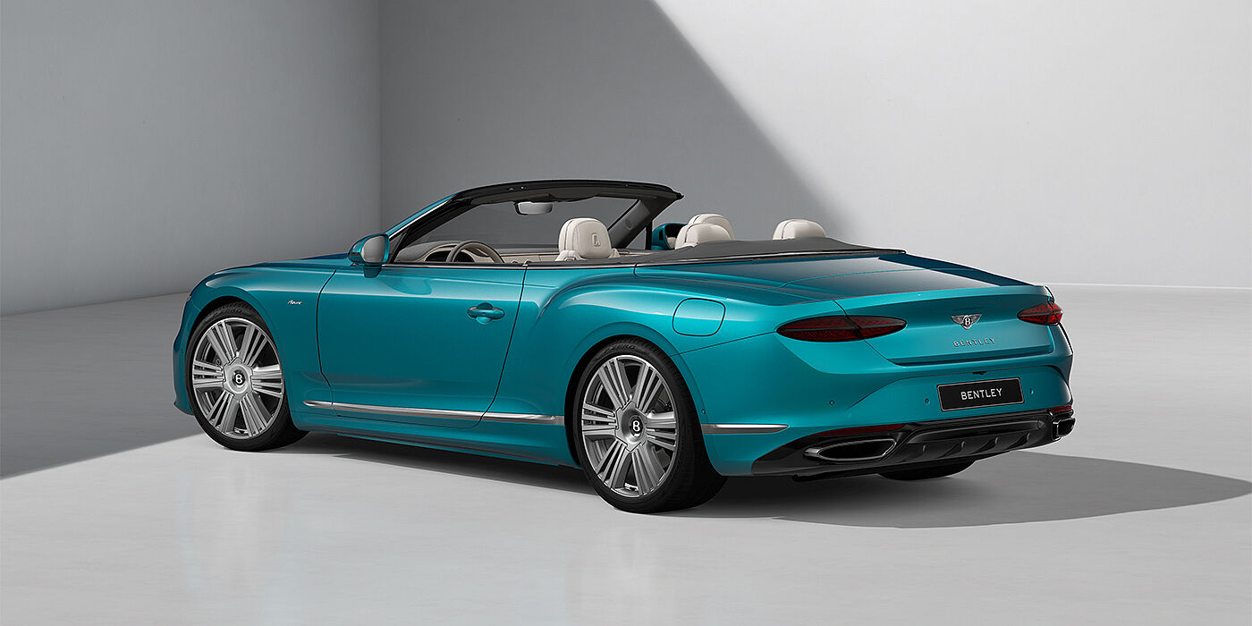 Bentley Berlin Bentley Continental GTC Azure convertible steering wheel in Linen and Gravity Grey hides