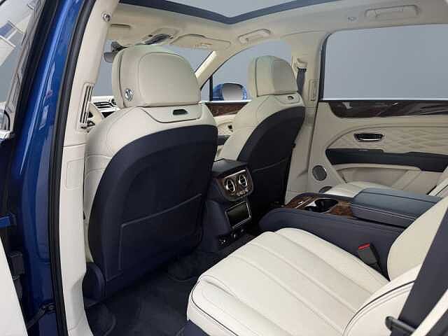 16:Bentley Bentayga Azure V6 Hybrid, SUV, Sequin Blue, Bentley Berlin