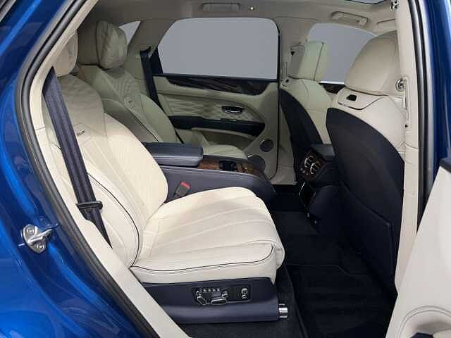 19:Bentley Bentayga Azure V6 Hybrid, SUV, Sequin Blue, Bentley Berlin
