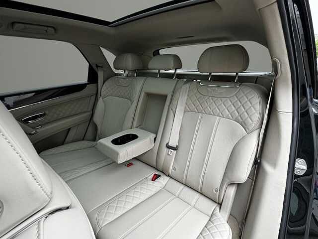 13:Bentley Bentayga V8, SUV, Midnight Emerald, Bentley Berlin