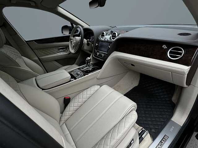 1:Bentley Bentayga V8, SUV, Midnight Emerald, Bentley Berlin