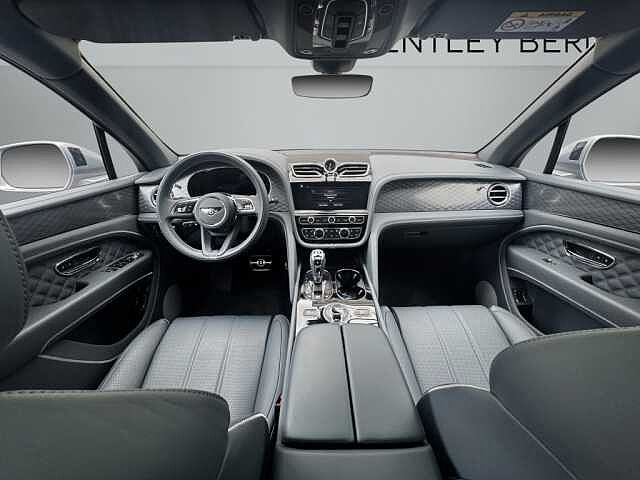 3:Bentley Bentayga V8, SUV, Extreme Silver, Bentley Berlin