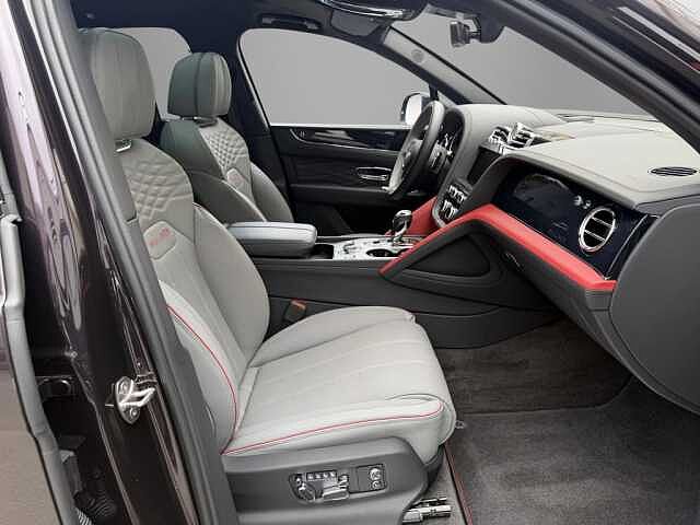 23:Bentley Bentayga EWB Mulliner V8, SUV, Damson, Bentley Berlin