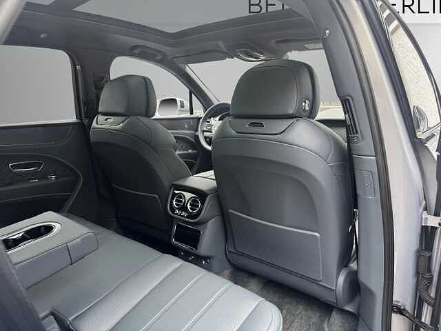 13:Bentley Bentayga V8, SUV, Extreme Silver, Bentley Berlin