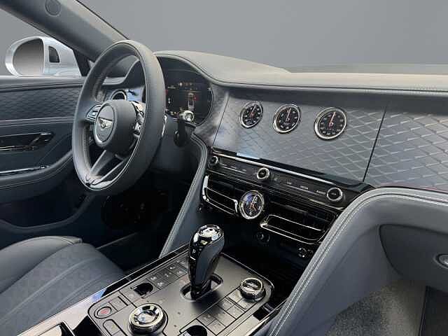 11:Bentley Flying Spur Speed First Edition V8 Hybrid, Limousine, Silver Frost, Bentley Berlin