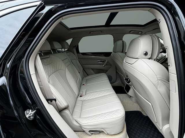 14:Bentley Bentayga V8, SUV, Midnight Emerald, Bentley Berlin