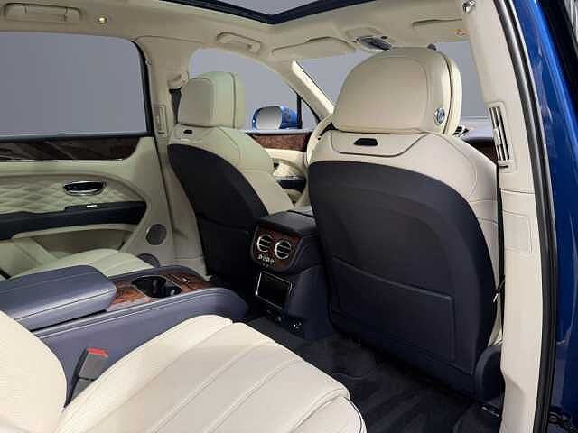20:Bentley Bentayga Azure V6 Hybrid, SUV, Sequin Blue, Bentley Berlin