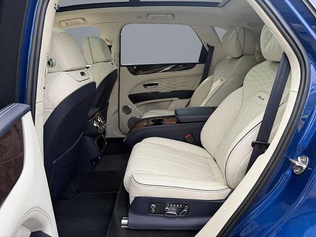 15:Bentley Bentayga Azure V6 Hybrid, SUV, Sequin Blue, Bentley Berlin