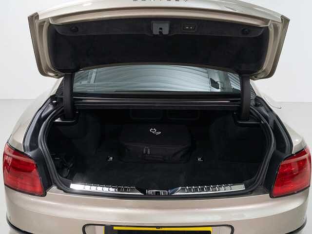 9:Bentley Flying Spur Mulliner V8 Hybrid, Limousine, Light Gazelle, Bentley Berlin