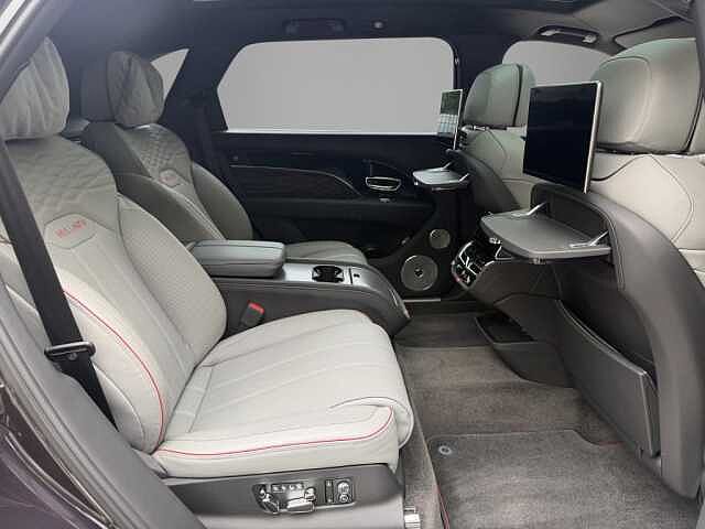 20:Bentley Bentayga EWB Mulliner V8, SUV, Damson, Bentley Berlin