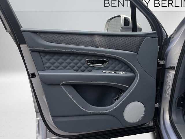 10:Bentley Bentayga V8, SUV, Extreme Silver, Bentley Berlin