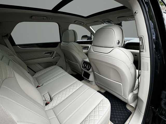 15:Bentley Bentayga V8, SUV, Midnight Emerald, Bentley Berlin